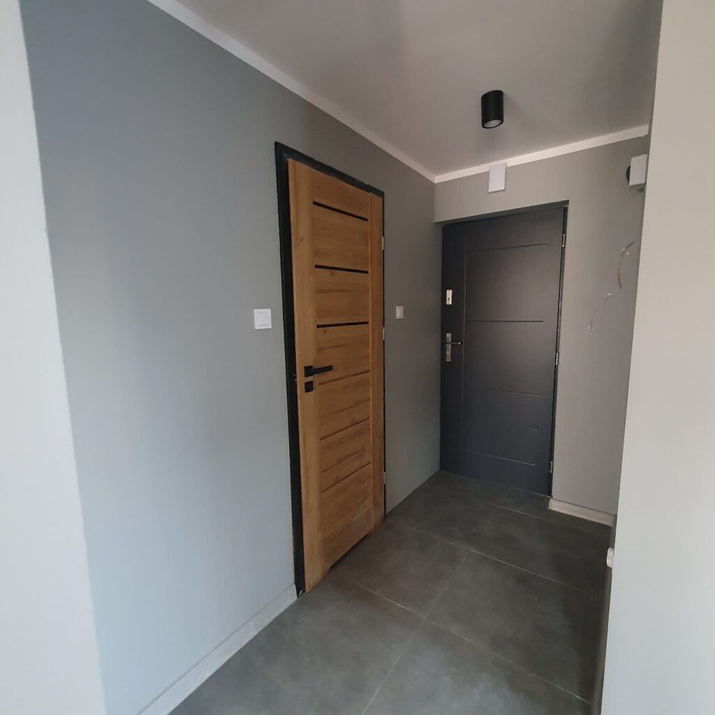 mieszkanie po remoncie, korytarz, chorzów
