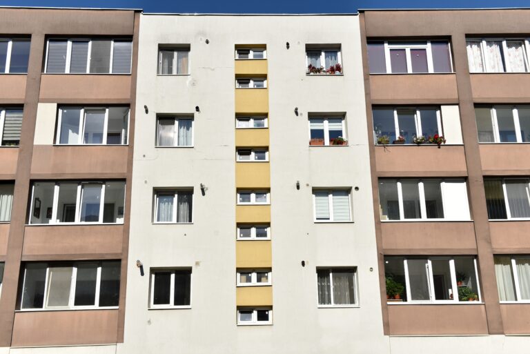 Zabudowa mieszkaniowa Świętochłowic - kamienice i bloki na tle miasta